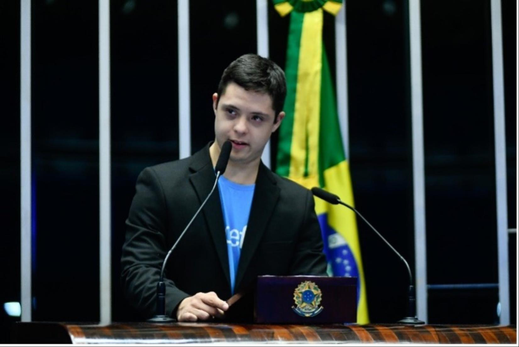 João Vitor é estudante de Educação Física, ator, palestrante e tem se destacado nacionalmente por seu trabalho na inclusão e na desconstrução de estigmas.