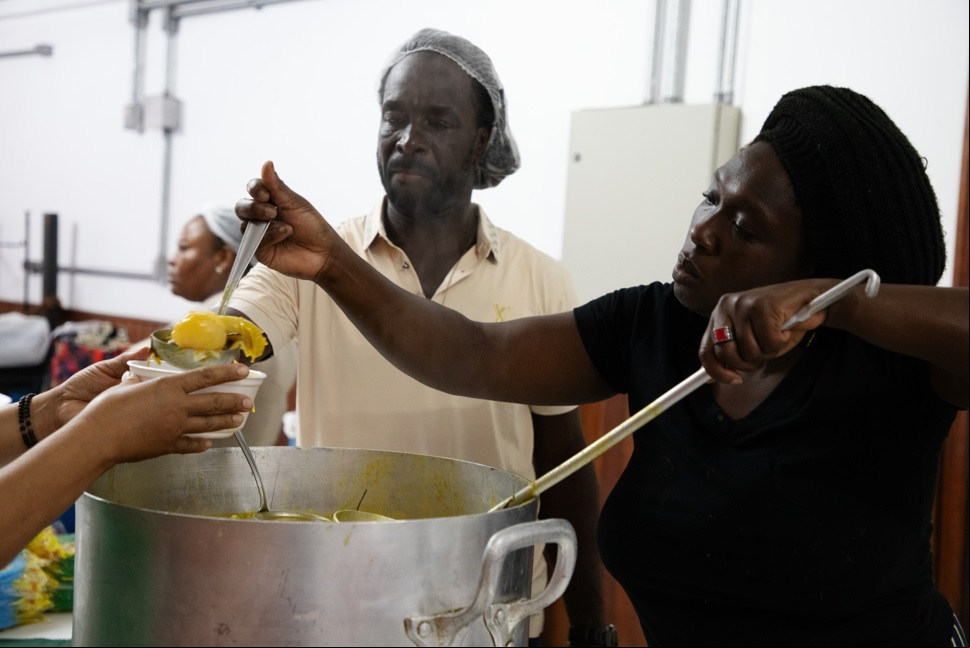 Soup joumou, tradicional sopa haitiana, é servida no dia 1 de janeiro
