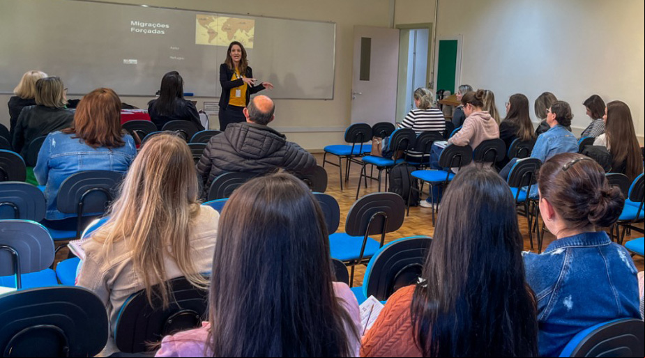 Aula sobre deslocamento forçado na Universidade de o Fundo (UPF) Aula sobre deslocamento forçado na Universidade de o Fundo (UPF)