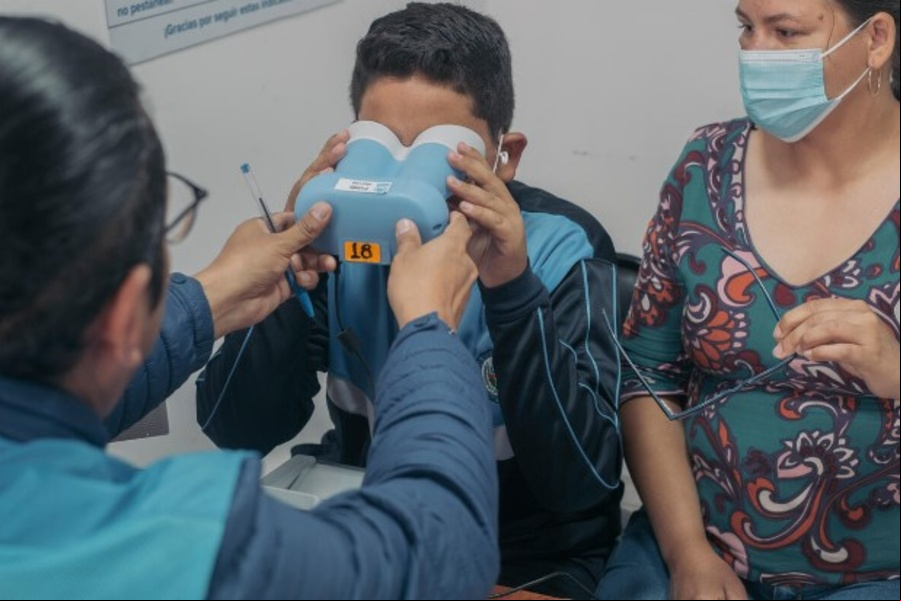 Funcionários do ACNUR registram pessoas refugiadas venezuelanas durante a atividade de registro do ACNUR em Ibarra, no norte do Equador. Funcionários do ACNUR registram pessoas refugiadas venezuelanas durante a atividade de registro do ACNUR em Ibarra, no norte do Equador.