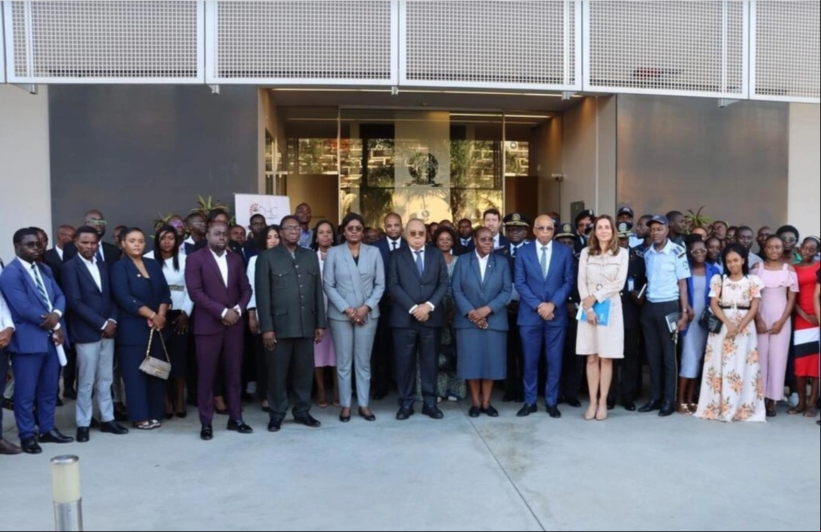 Centro lusófono de excelência em direitos dos refugiados, solicitantes de asilo e apátridas é inaugurado em Luanda, Angola Centro lusófono de excelência em direitos dos refugiados, solicitantes de asilo e apátridas é inaugurado em Luanda, Angola