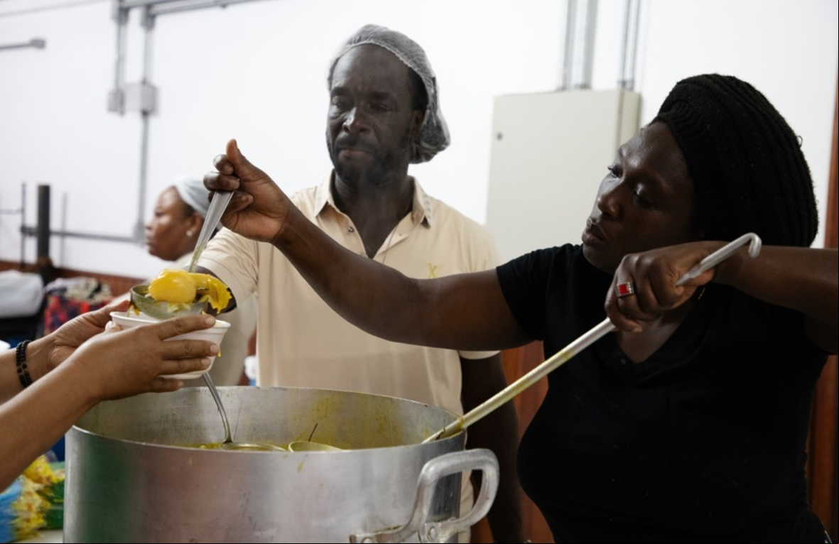 Soup joumou, tradicional sopa haitiana, é servida no dia 1 de janeiro