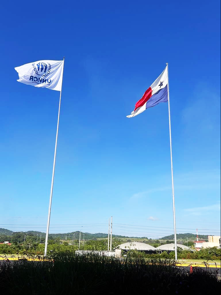 Banderas de ACNUR y Panamá ondean en Ciudad del Saber