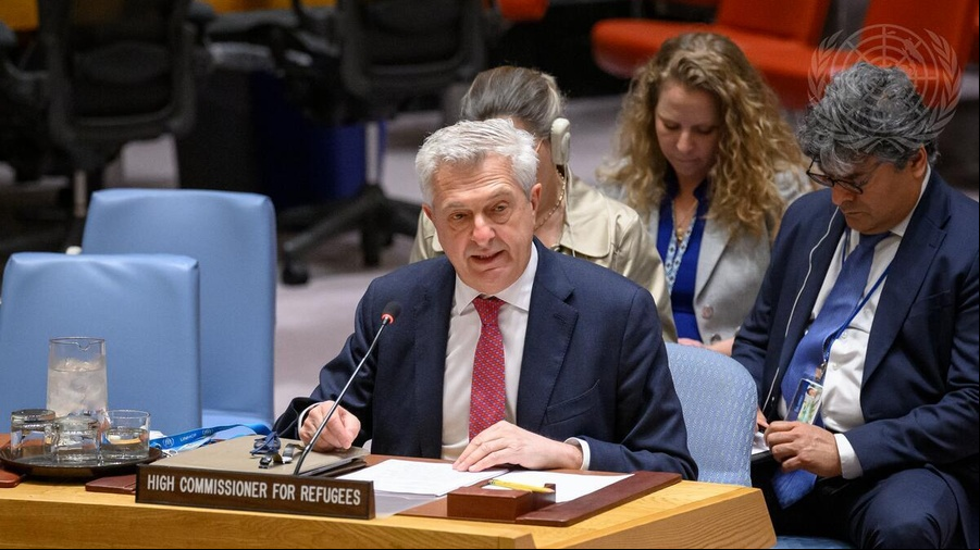 El Alto Comisionado de las Naciones Unidas para los Refugiados, Filippo Grandi, se dirige al Consejo de Seguridad de la ONU, en Nueva York, el 28 de abril de 2025.
